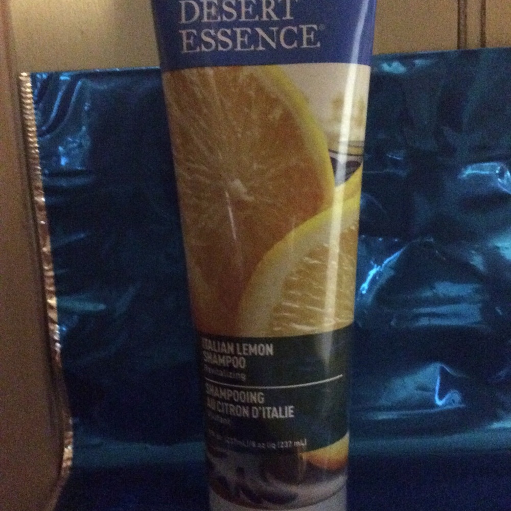 Desert Essence  100% Vegan Shampoo NEW